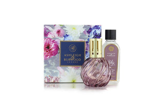 Ashleigh & Burwood Cadeauset - Heritage Geurlamp paars + Velvet Plum & Cassis geurolie