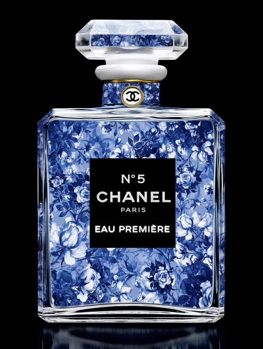 Glasschilderij Chanel Paris parfumfles fles blauw met goudfolie 60x80 cm V2